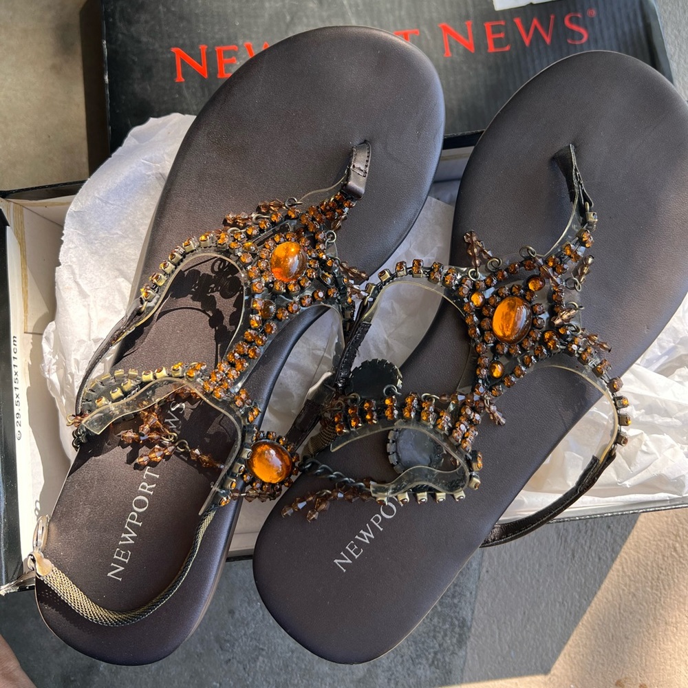 Brown/bronze sandals with charms